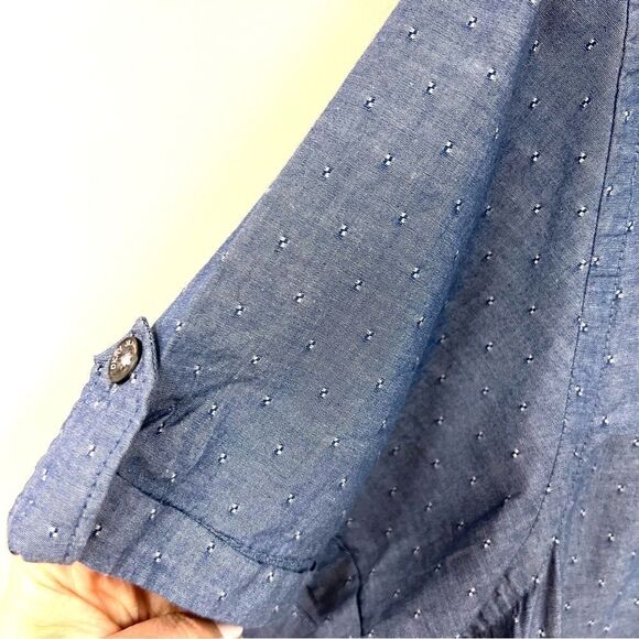 DKNY mens chambray short sleeve short. Size L - Picture 2 of 8